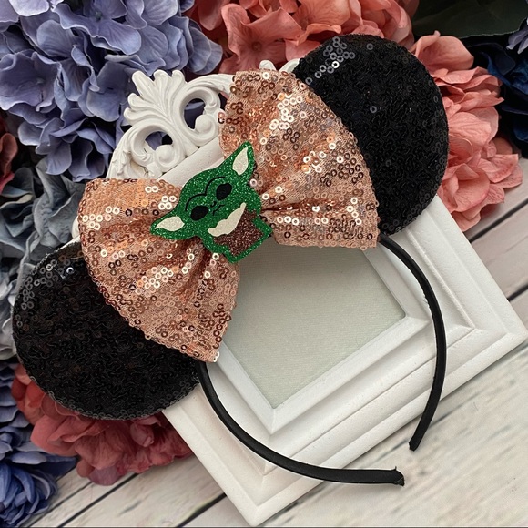 Minnie Mouse Star Wars Yoda Sequin Headband & Bow - Picture 3 of 12